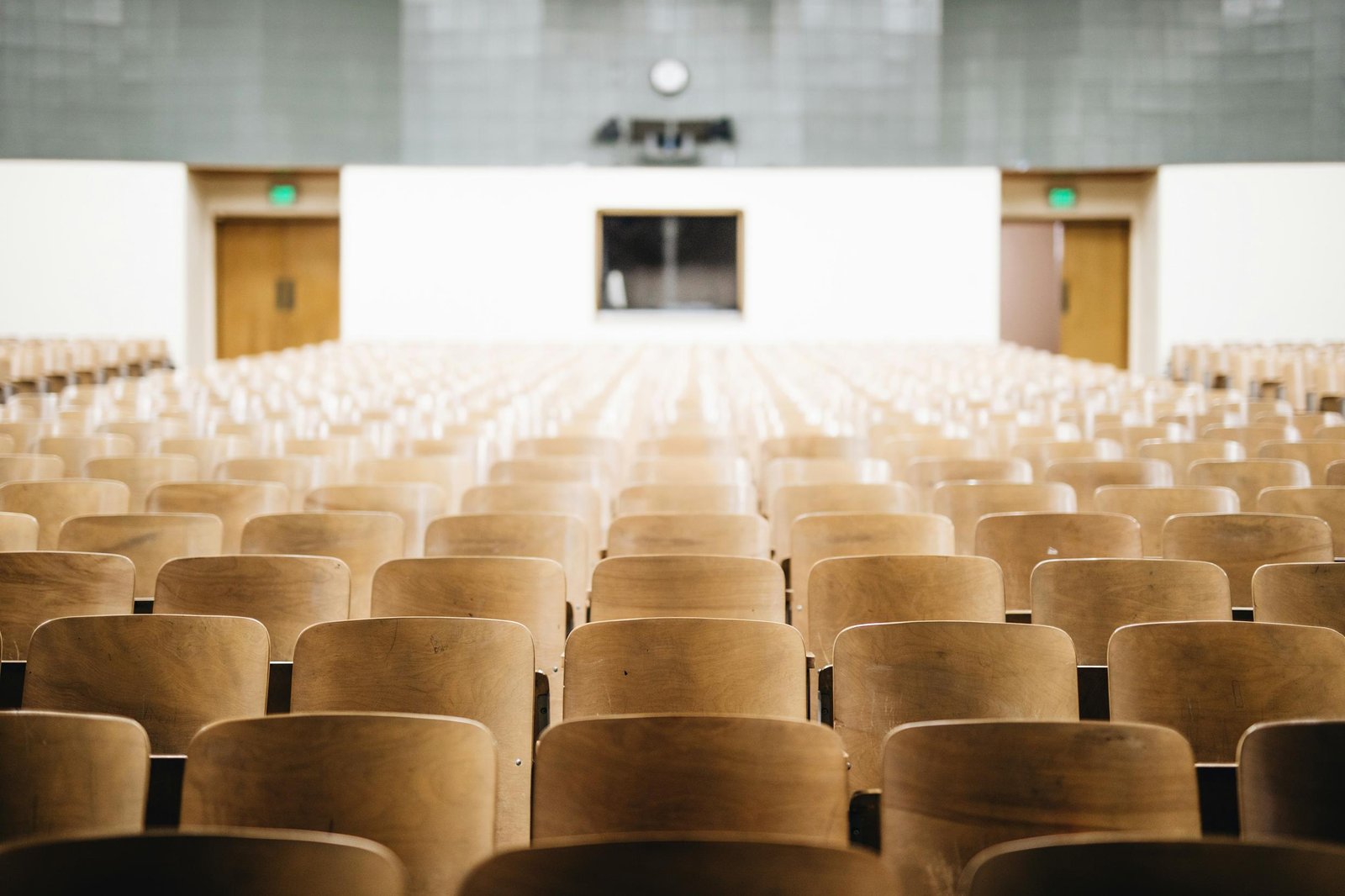 Pentingnya Kursi Aula untuk Auditorium Kampus dan Sekolah