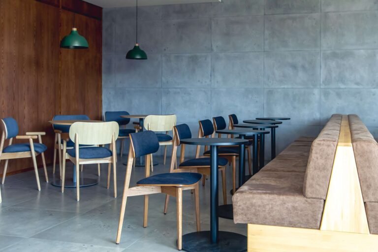 Kursi Makan Kayu Kelebihan, Tips Membeli, dan Modelnya