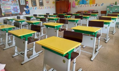 ruang kelas dengan top table fiber